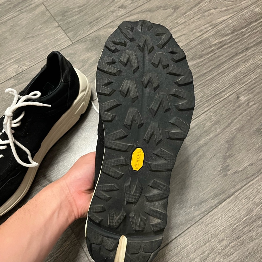 Off-White Black and Cream Arrow Logo Sneakers - Picture 6 of 7